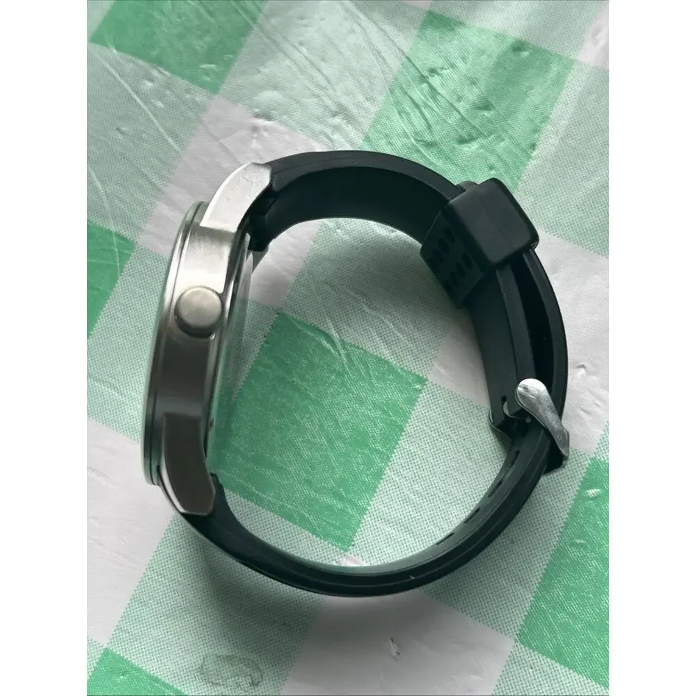 Large Silver Tone Black Dial Men’s Quartz Watch